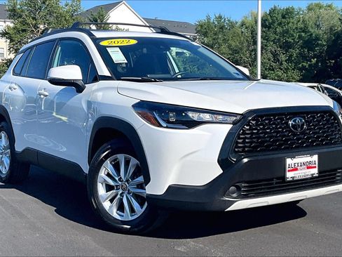 Used 2022 Toyota Corolla Cross LE w/ Moonroof Package AWD/4WD image 2