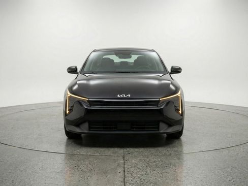 Used 2025 Kia K4 LXS image 2