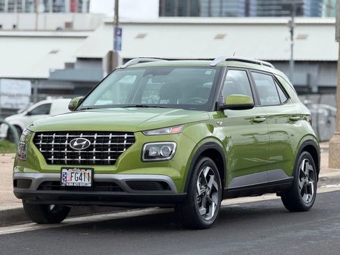 Used 2023 Hyundai Venue SEL image 1