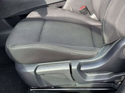 Used 2023 Nissan Rogue S image 5