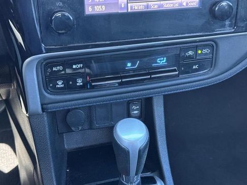 Used 2017 Toyota Corolla SE image 29