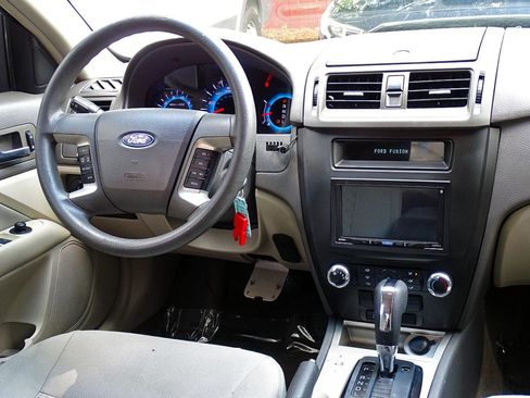 Used 2011 Ford Fusion SE FWD image 30
