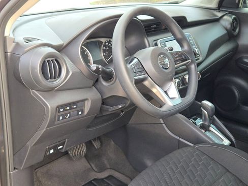 Used 2021 Nissan Kicks S image 10