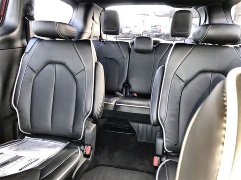 New 2026 Chrysler Pacifica Limited image 23