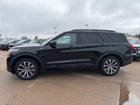 Used 2025 Ford Explorer ST-Line AWD/4WD image 4
