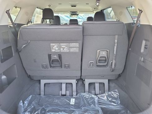 New 2026 Kia Carnival EX FWD image 28