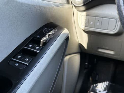 Used 2023 Kia Soul LX w/ LX Technology Package image 14