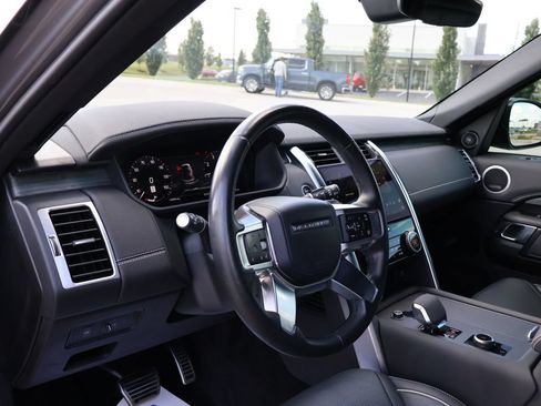 Used 2023 Land Rover Discovery Metropolitan Edition AWD/4WD image 19