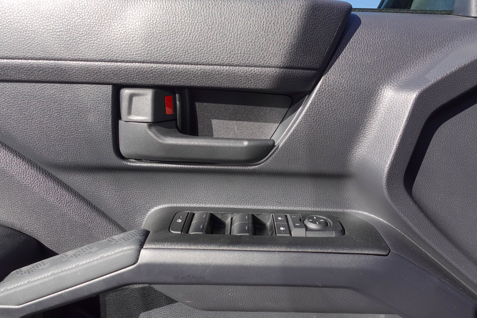 Used 2025 Toyota 4Runner SR5 AWD/4WD image 15