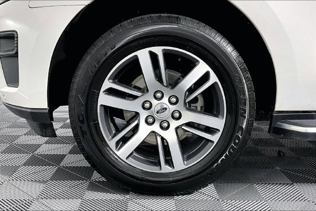 Used 2023 Ford Expedition XLT RWD image 9