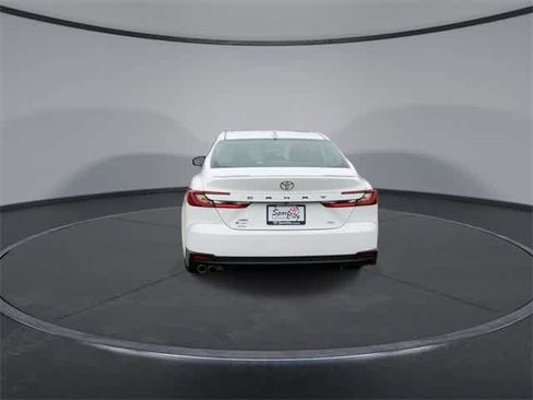 Used 2025 Toyota Camry SE image 7