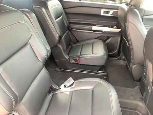 Used 2022 Ford Explorer XLT w/ Equipment Group 202A image 8
