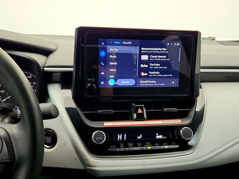 Used 2025 Toyota Corolla SE image 16