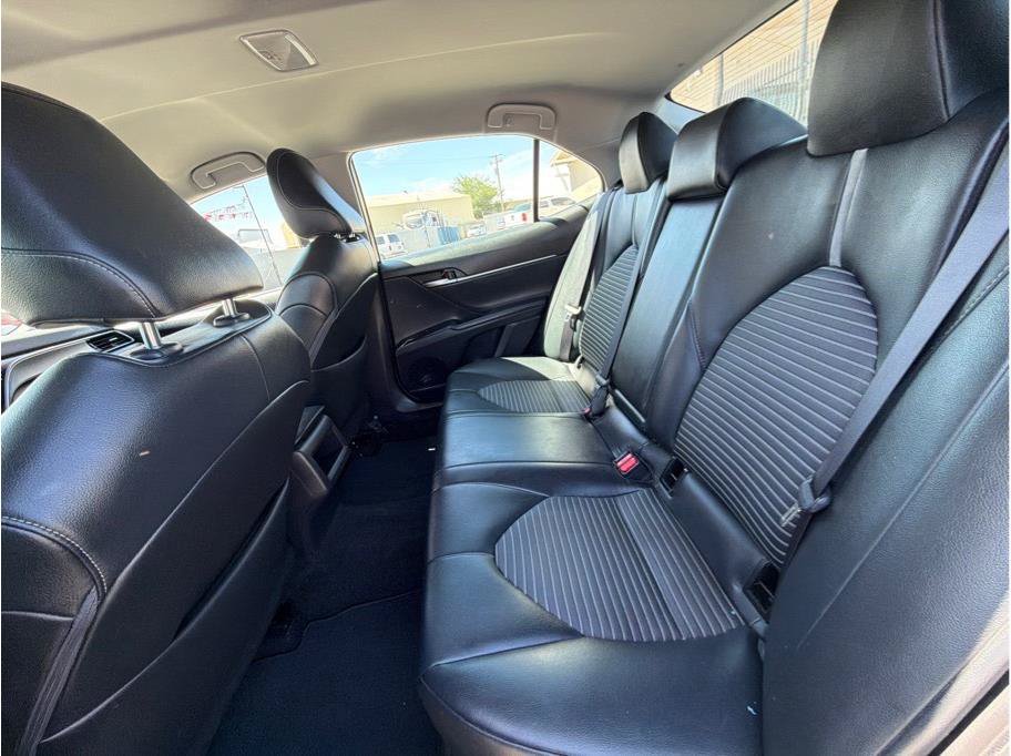 Used 2019 Toyota Camry SE w/ Carpet Mat Package FWD image 12