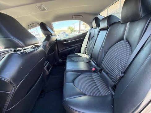 Used 2019 Toyota Camry SE w/ Carpet Mat Package FWD image 12
