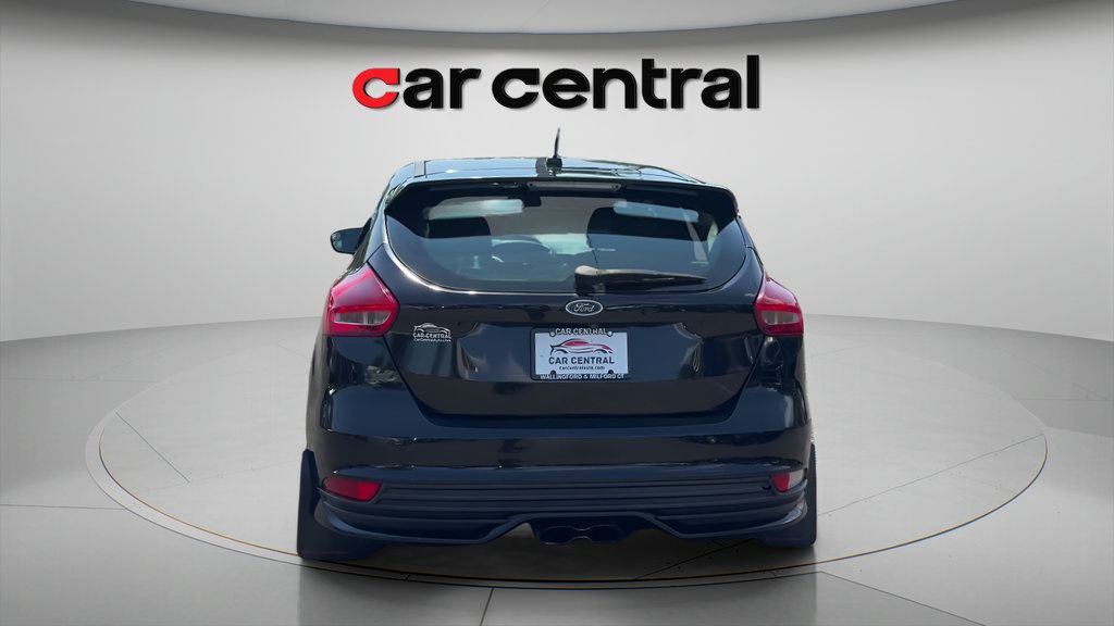 Used 2018 Ford Focus ST FWD image 4