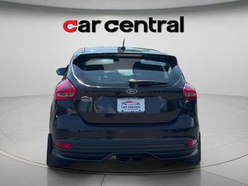 Used 2018 Ford Focus ST FWD image 4