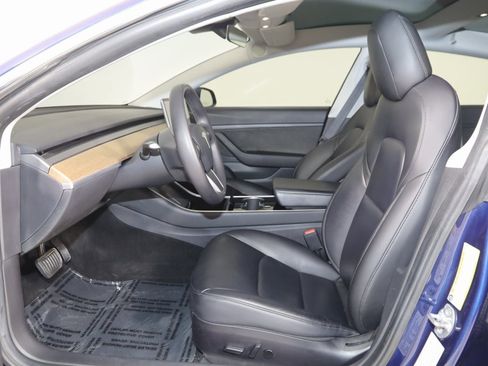 Used 2020 Tesla Model 3 Standard Range image 13