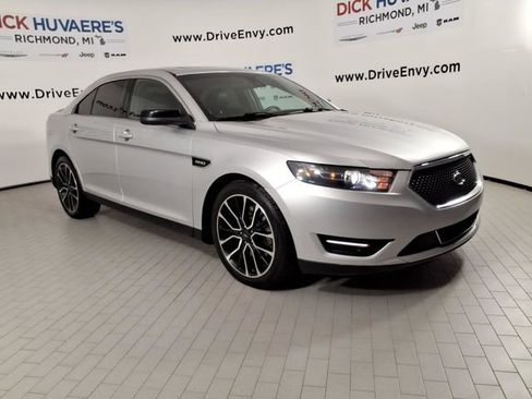 Used 2018 Ford Taurus SHO image 3
