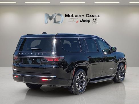 Used 2024 Jeep Wagoneer Series III AWD/4WD image 5