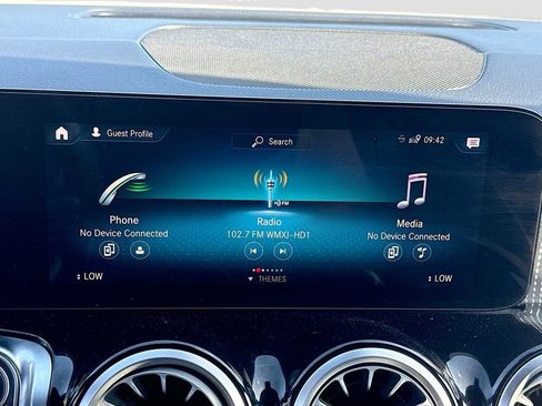 Used 2020 Mercedes-Benz GLB 250 GLB 250 w/ Premium Package image 16