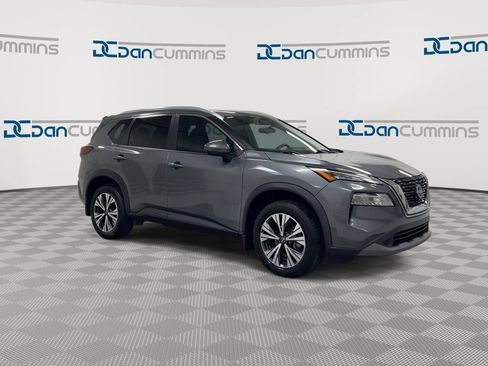 Used 2022 Nissan Rogue SV w/ SV Premium Package FWD image 2