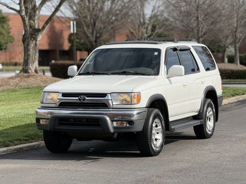 Used 2001 Toyota 4Runner SR5 RWD image 2