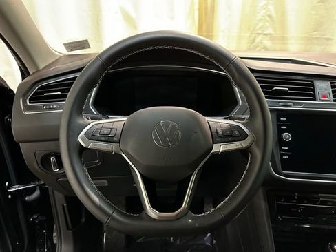Used 2022 Volkswagen Tiguan SE image 17