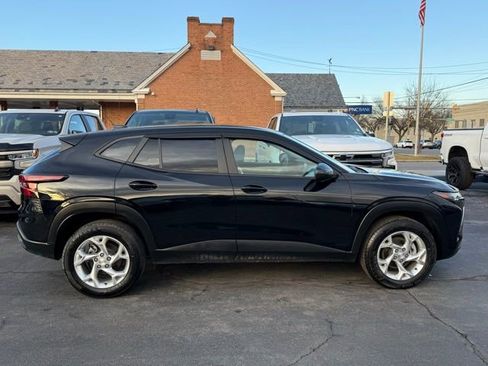 Used 2024 Chevrolet Trax LS w/ LS Convenience Package image 7