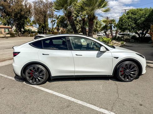 Used 2022 Tesla Model Y Performance AWD/4WD image 16