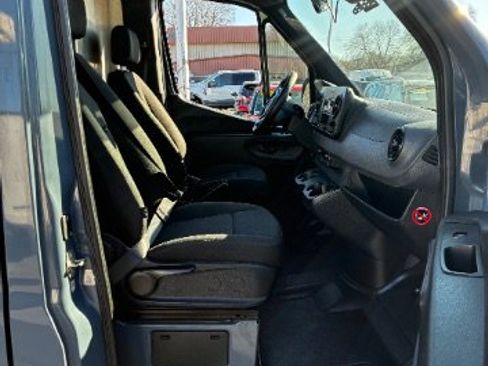 Used 2019 Mercedes-Benz Sprinter 144 image 20