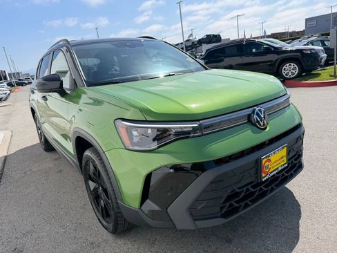 New 2026 Volkswagen Taos SE FWD image 8