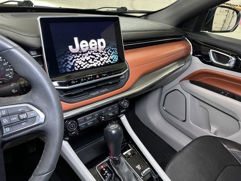 Certified 2023 Jeep Compass Limited image 41