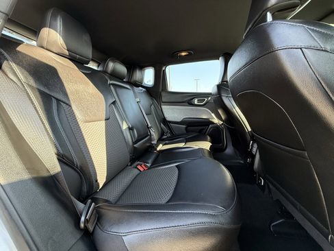 Used 2024 Jeep Compass Latitude image 11