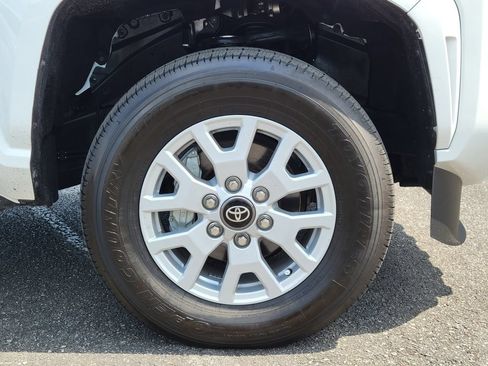 Used 2024 Toyota Tacoma SR AWD/4WD image 10