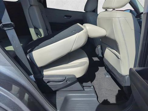 Used 2025 Nissan Pathfinder SL FWD image 23