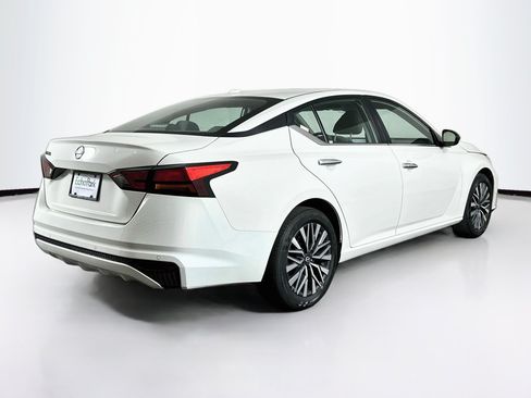 Used 2025 Nissan Altima 2.5 SV FWD image 9