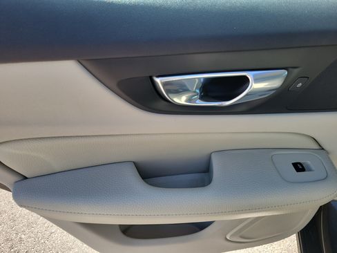 Used 2020 Volvo S60 T5 Momentum FWD image 25