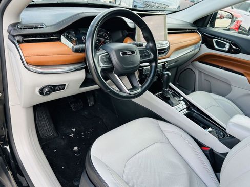 Used 2022 Jeep Compass Limited image 11