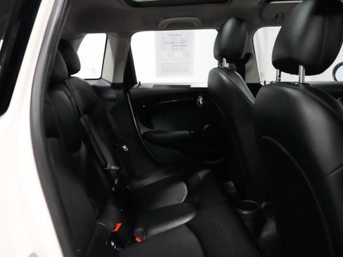 Used 2019 MINI Cooper 4-Door Hardtop image 7