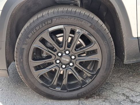 Used 2023 GMC Acadia SLE w/ Elevation Edition AWD/4WD image 32