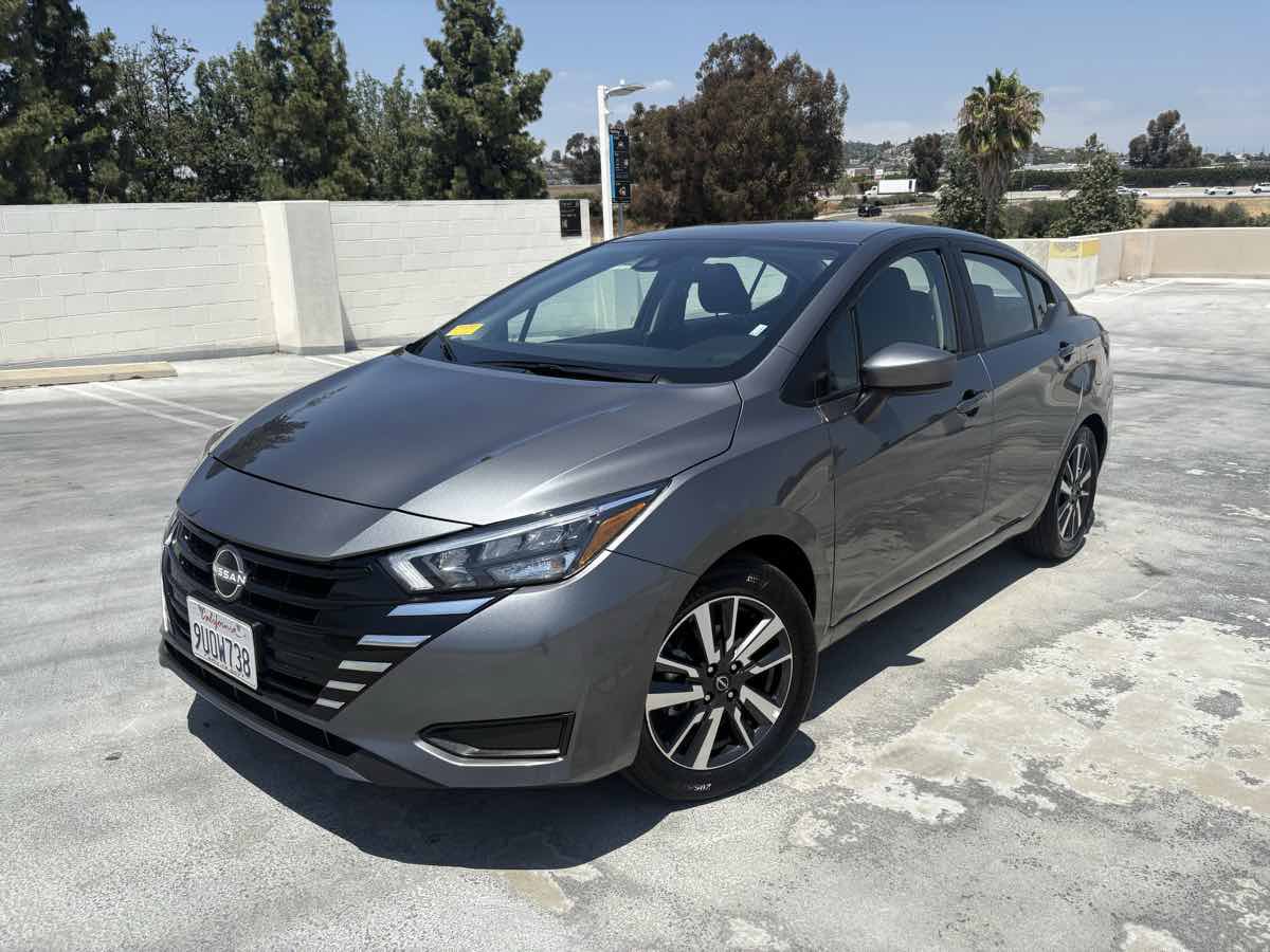 Used 2025 Nissan Versa SV FWD image 4