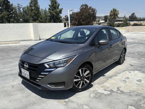 Used 2025 Nissan Versa SV FWD image 4