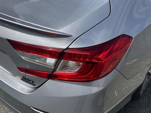 Used 2018 Honda Accord Touring image 10