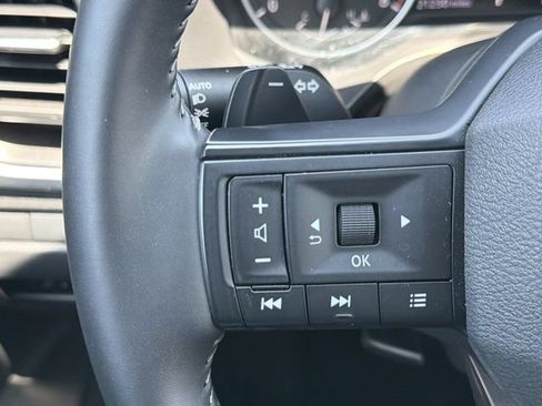 Used 2025 Nissan Rogue SV AWD/4WD image 19