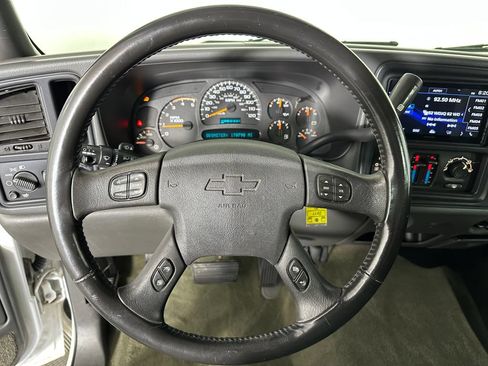Used 2004 Chevrolet Silverado 2500 LS w/ Heavy-Duty Power Package RWD image 10
