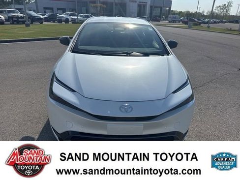 Used 2023 Toyota Prius XLE FWD image 8