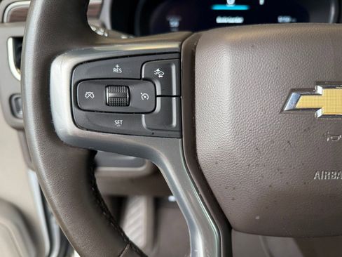 Used 2024 Chevrolet Suburban LT RWD image 18