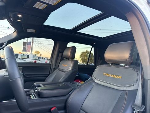 Used 2025 Ford Expedition Tremor image 28