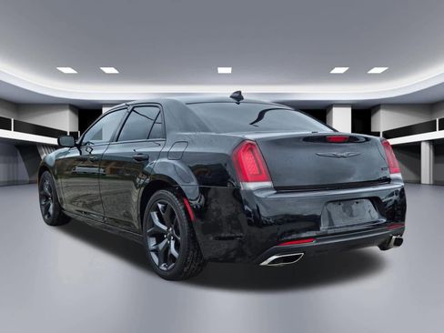 Used 2023 Chrysler 300 Touring w/ Sport Appearance Package image 4